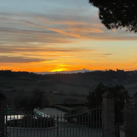 לינה וארוחת בוקר Landora