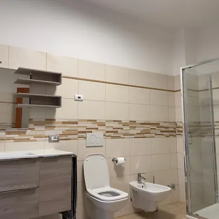 לינה וארוחת בוקר Landora 4*