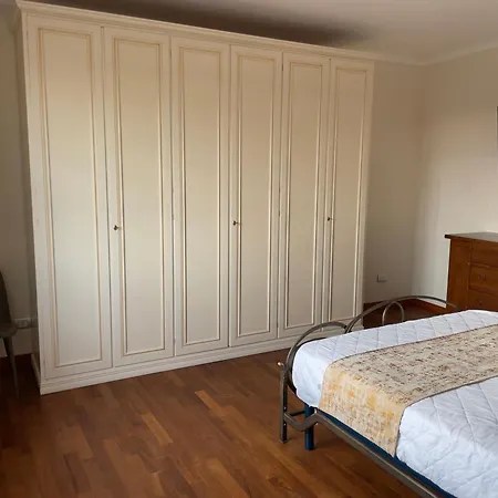 לינה וארוחת בוקר Landora