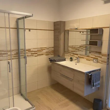 לינה וארוחת בוקר Landora 4*